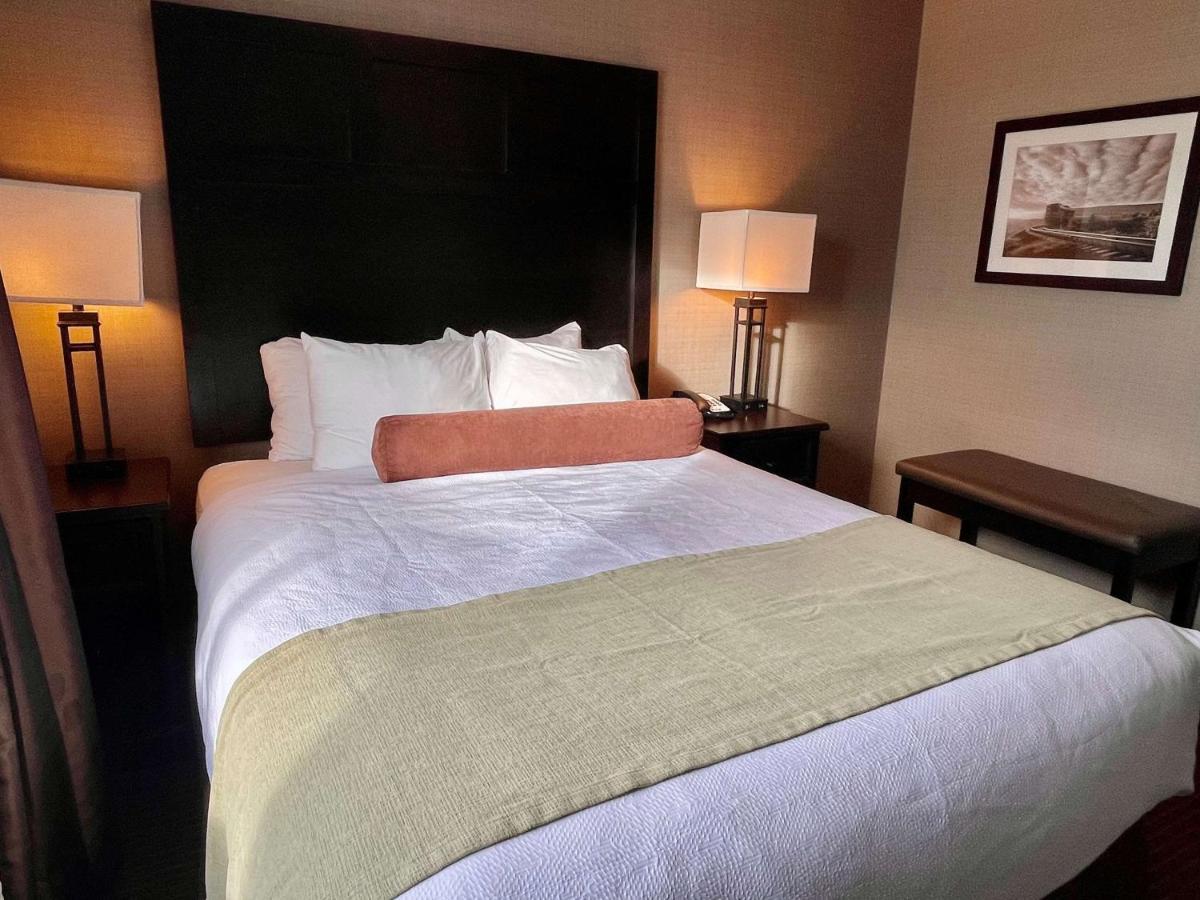 Best Western Plus Okotoks Inn & Suites Ngoại thất bức ảnh