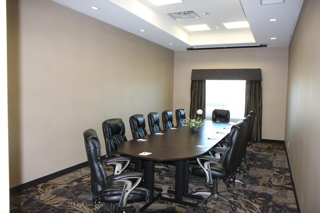 Best Western Plus Okotoks Inn & Suites Ngoại thất bức ảnh