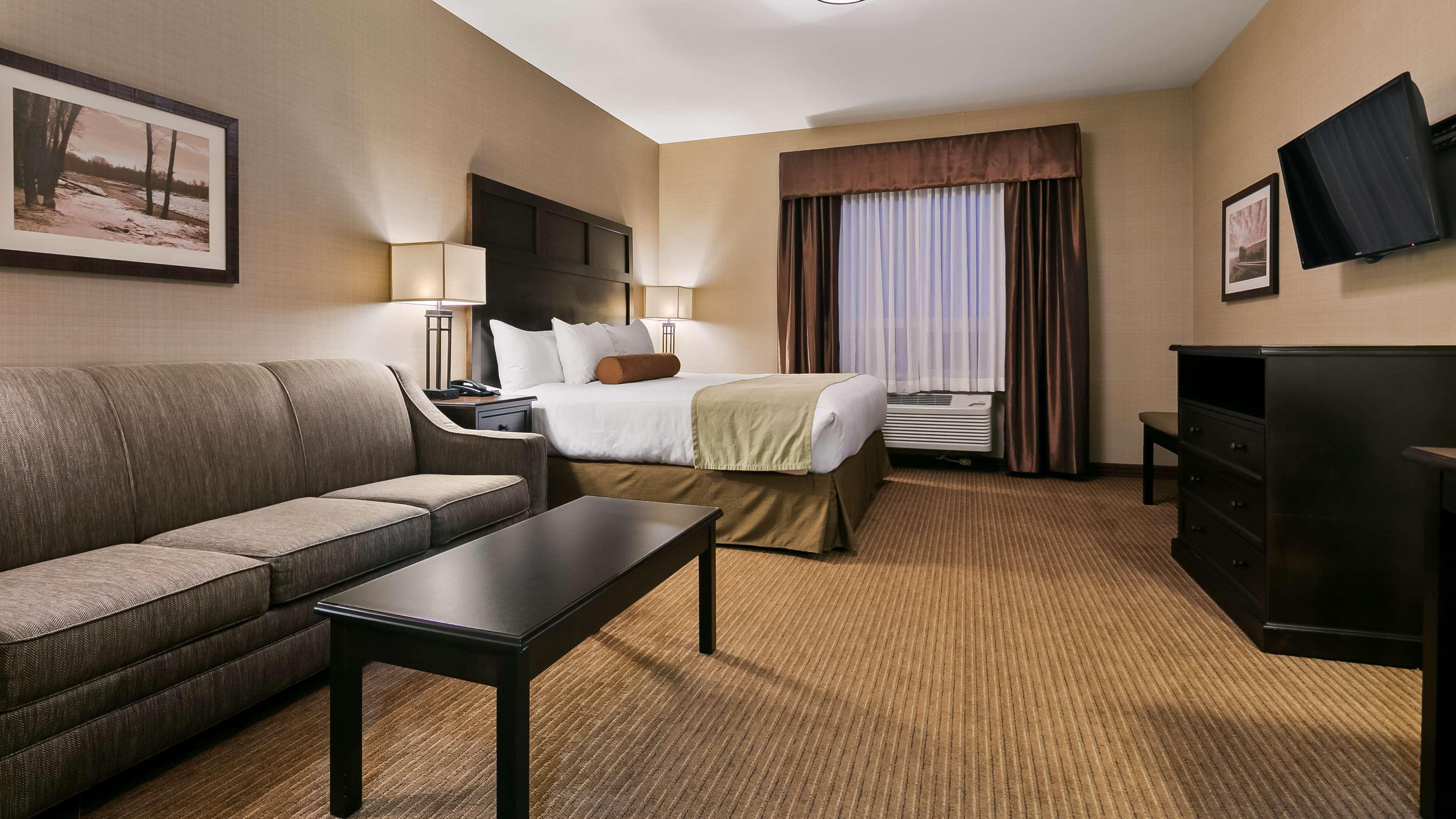 Best Western Plus Okotoks Inn & Suites Ngoại thất bức ảnh