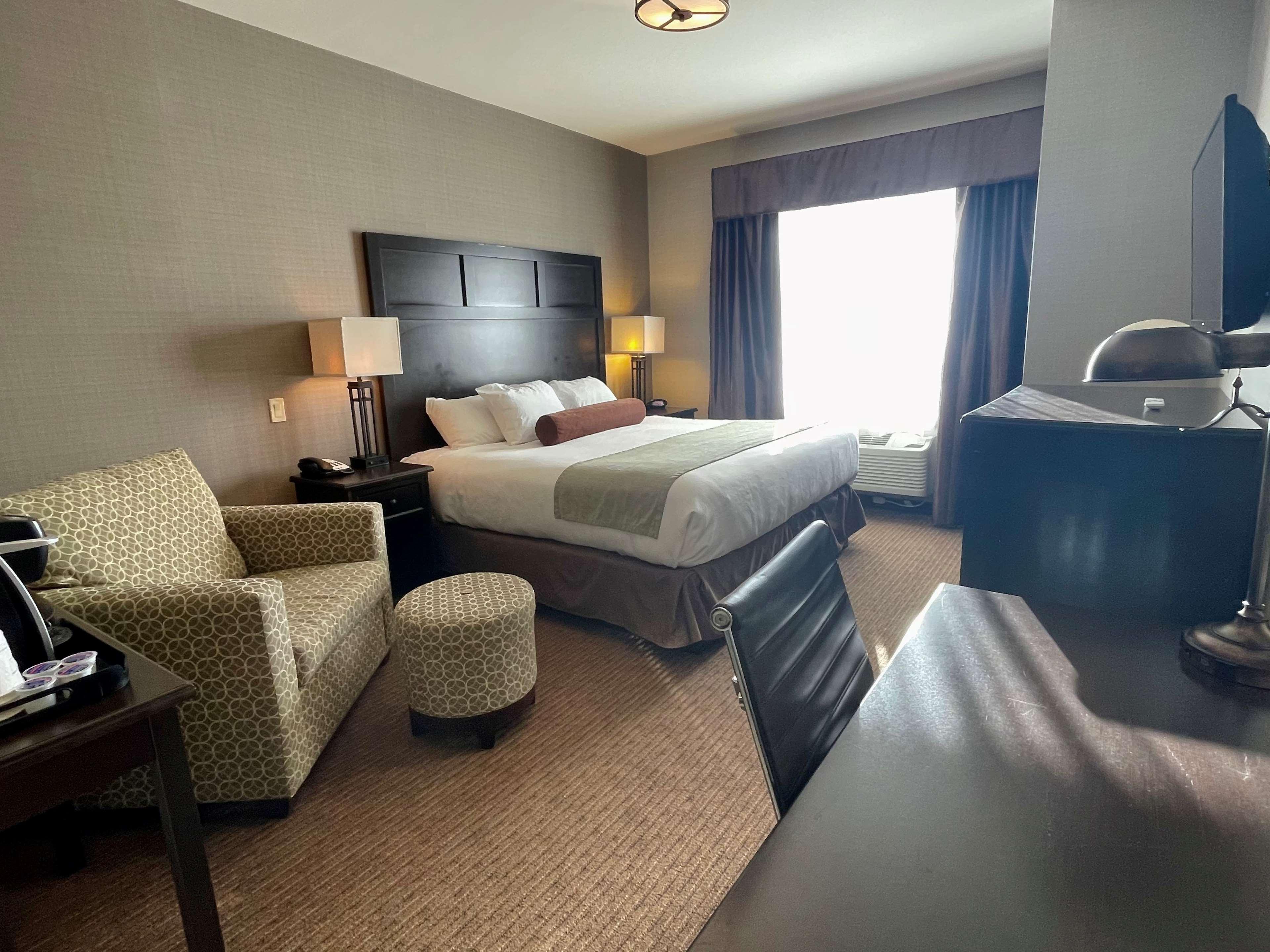 Best Western Plus Okotoks Inn & Suites Ngoại thất bức ảnh
