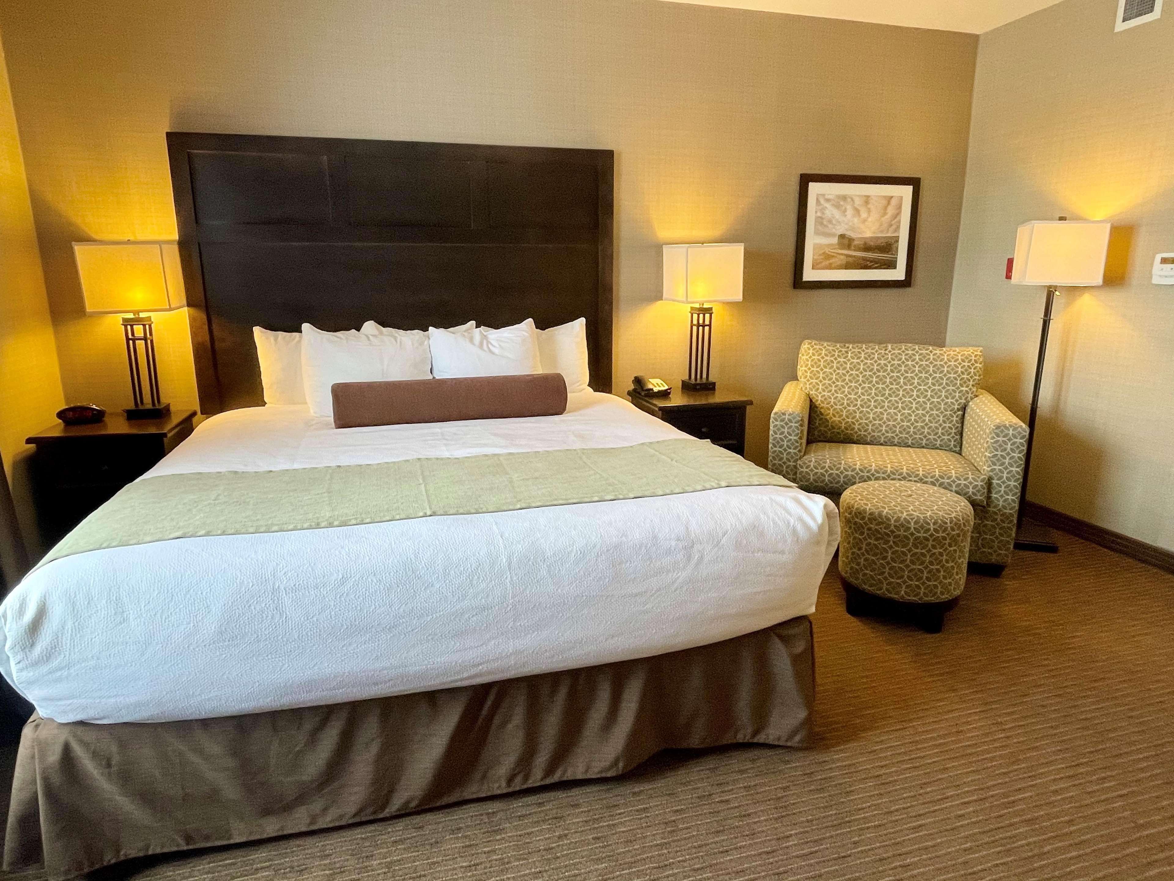 Best Western Plus Okotoks Inn & Suites Ngoại thất bức ảnh