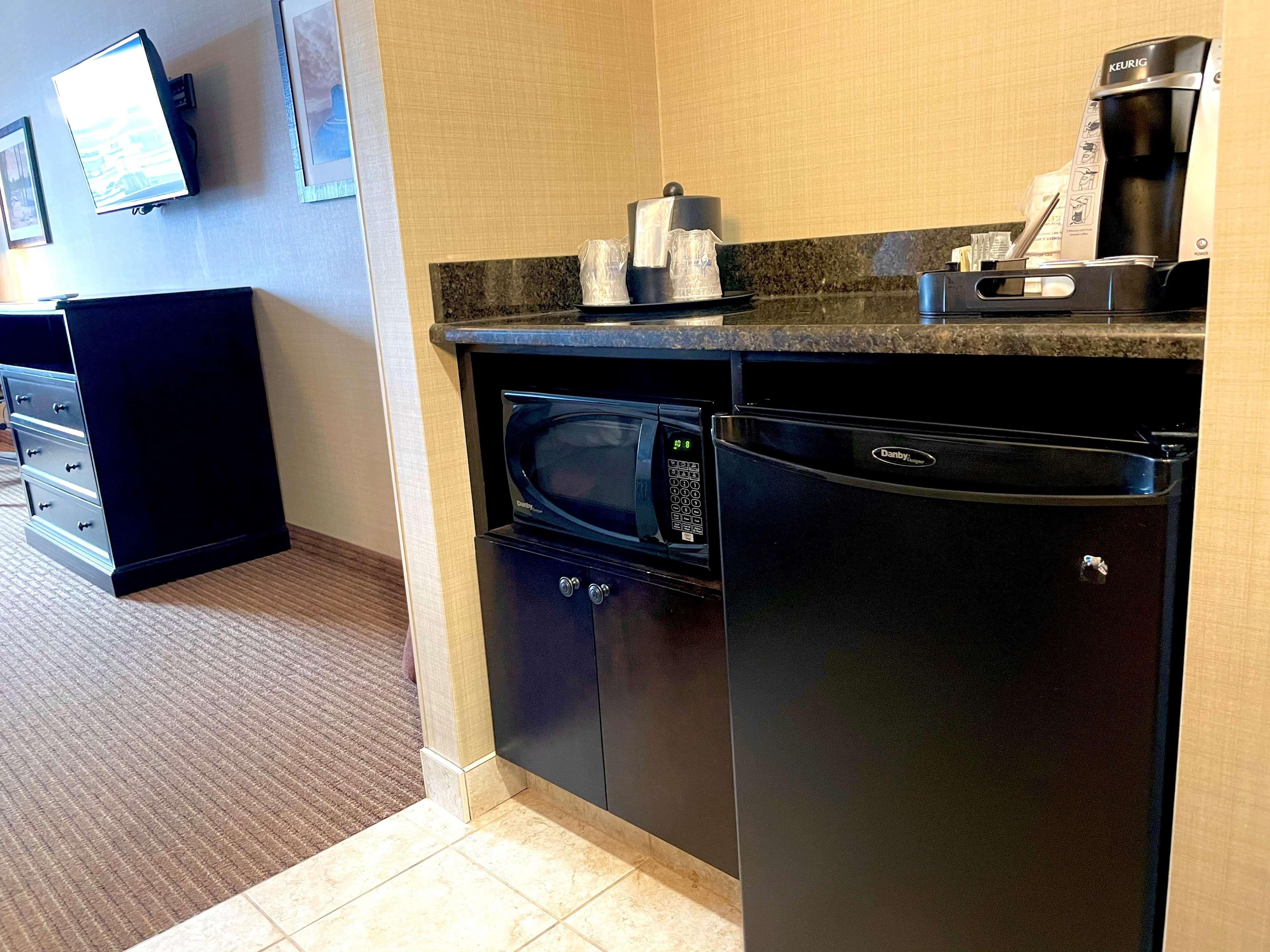 Best Western Plus Okotoks Inn & Suites Ngoại thất bức ảnh