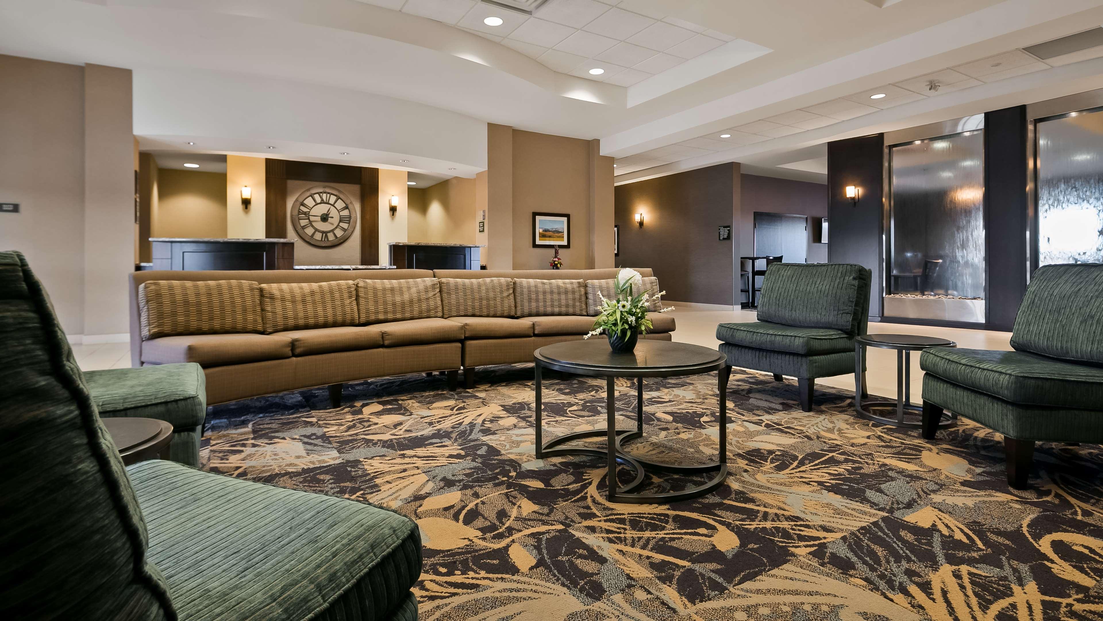 Best Western Plus Okotoks Inn & Suites Ngoại thất bức ảnh