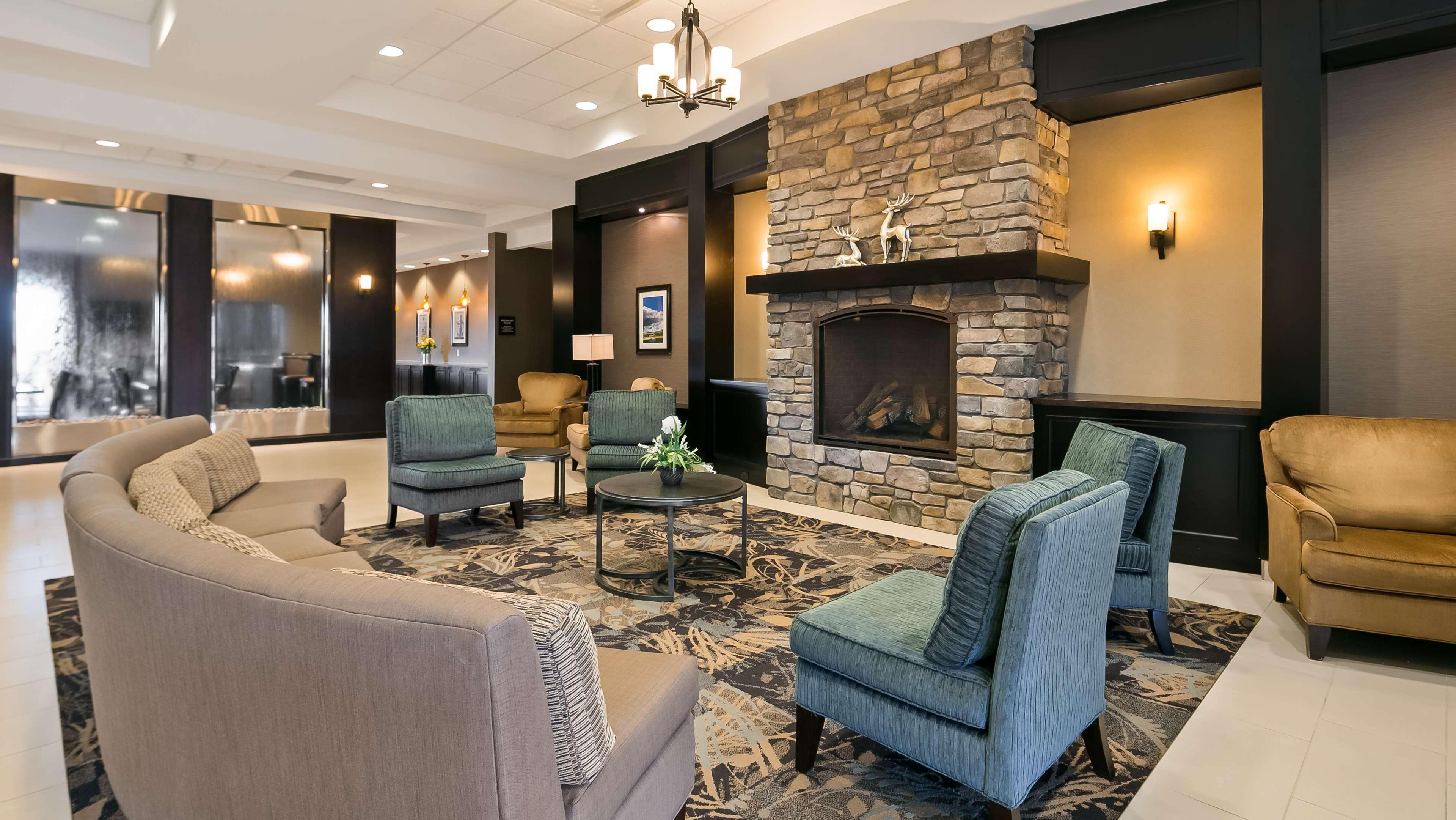 Best Western Plus Okotoks Inn & Suites Ngoại thất bức ảnh