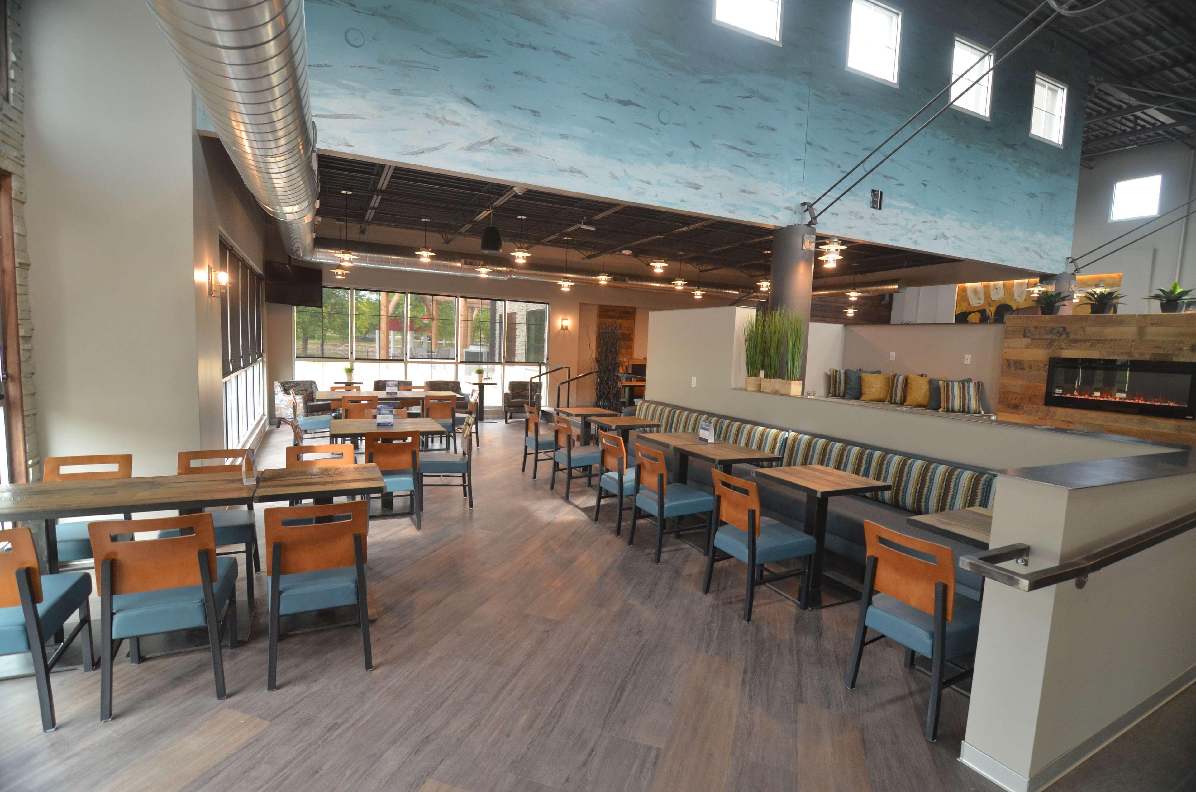 Best Western Plus Okotoks Inn & Suites Ngoại thất bức ảnh