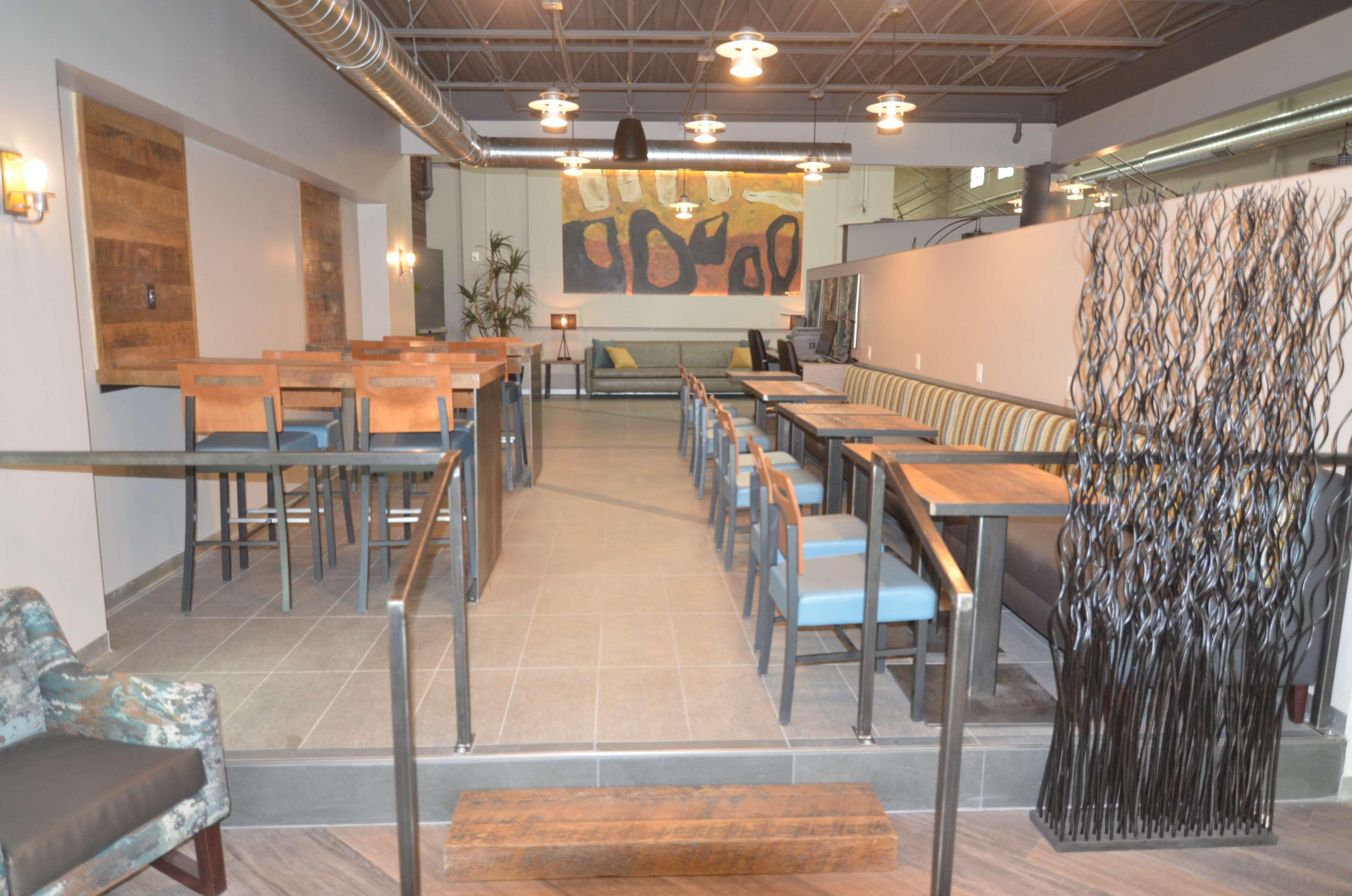 Best Western Plus Okotoks Inn & Suites Ngoại thất bức ảnh