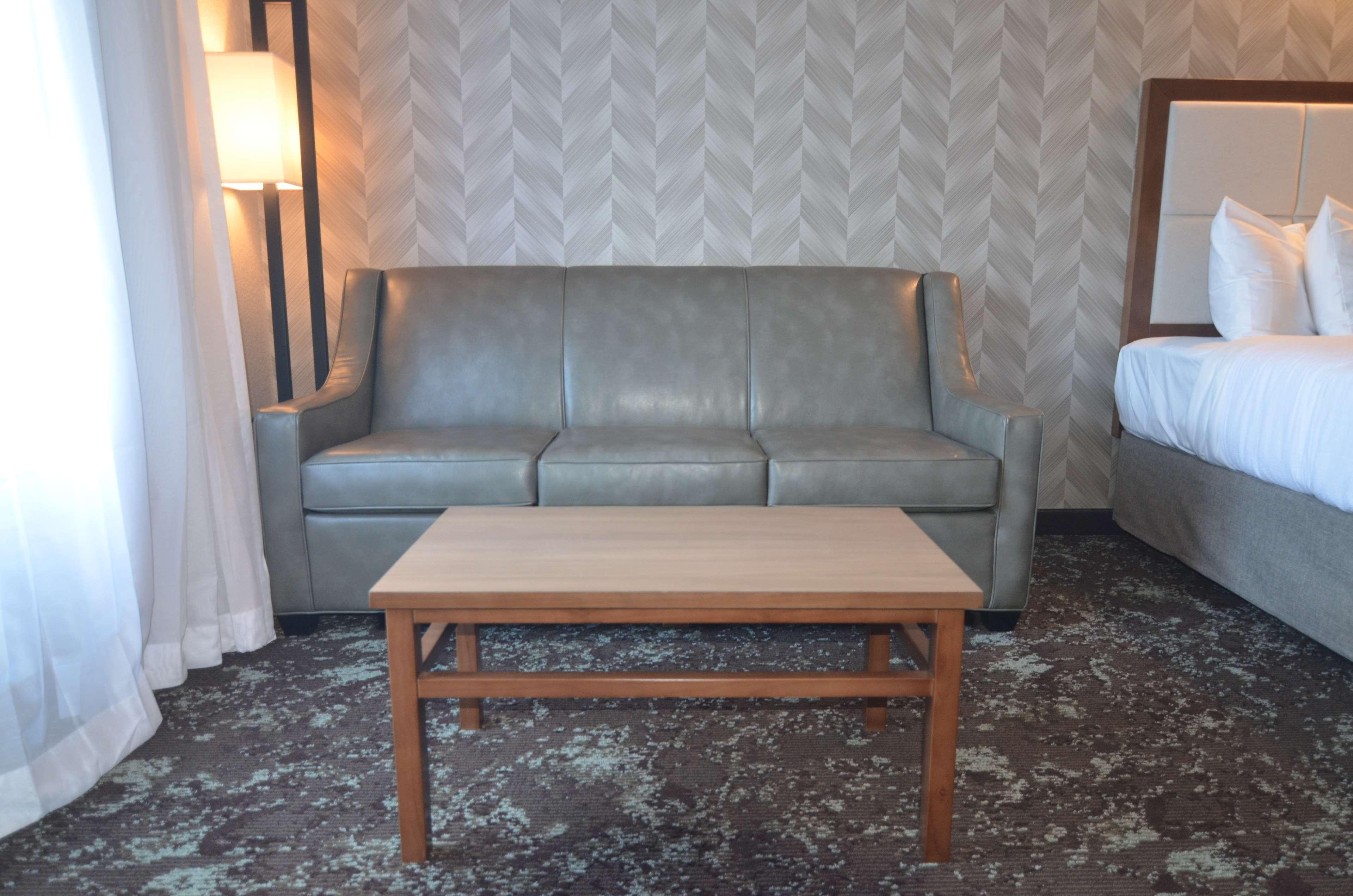 Best Western Plus Okotoks Inn & Suites Ngoại thất bức ảnh