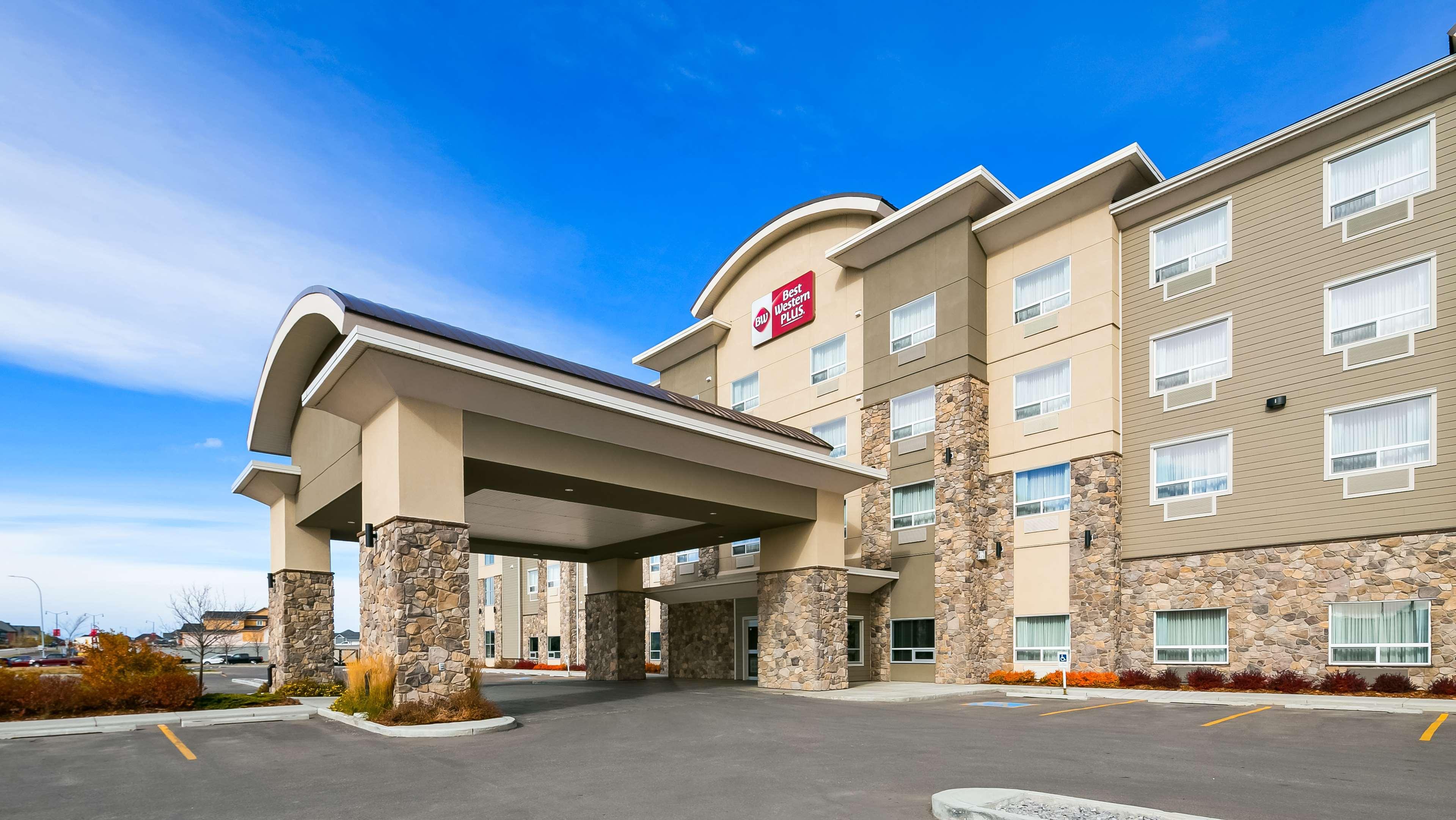Best Western Plus Okotoks Inn & Suites Ngoại thất bức ảnh