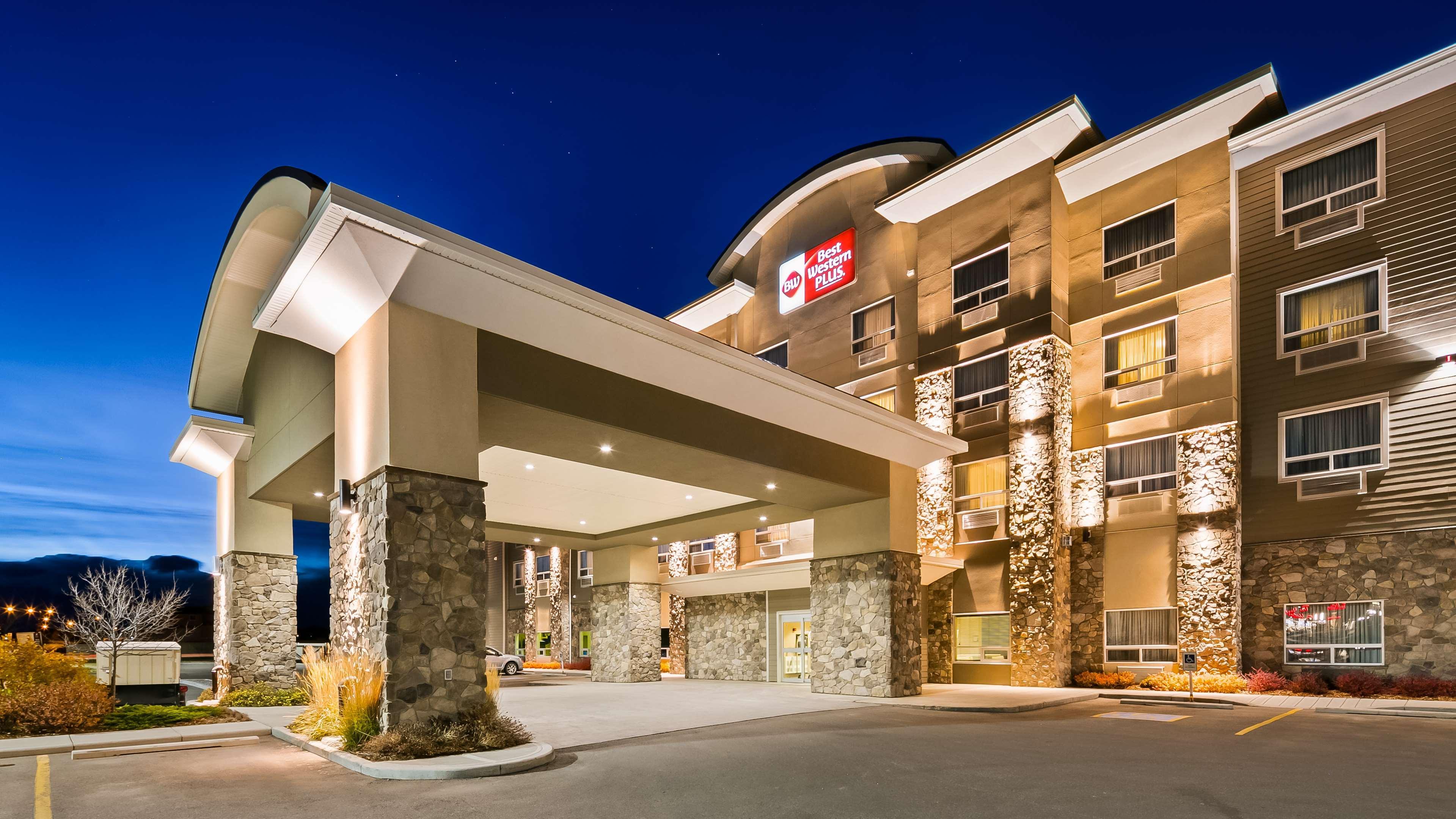 Best Western Plus Okotoks Inn & Suites Ngoại thất bức ảnh