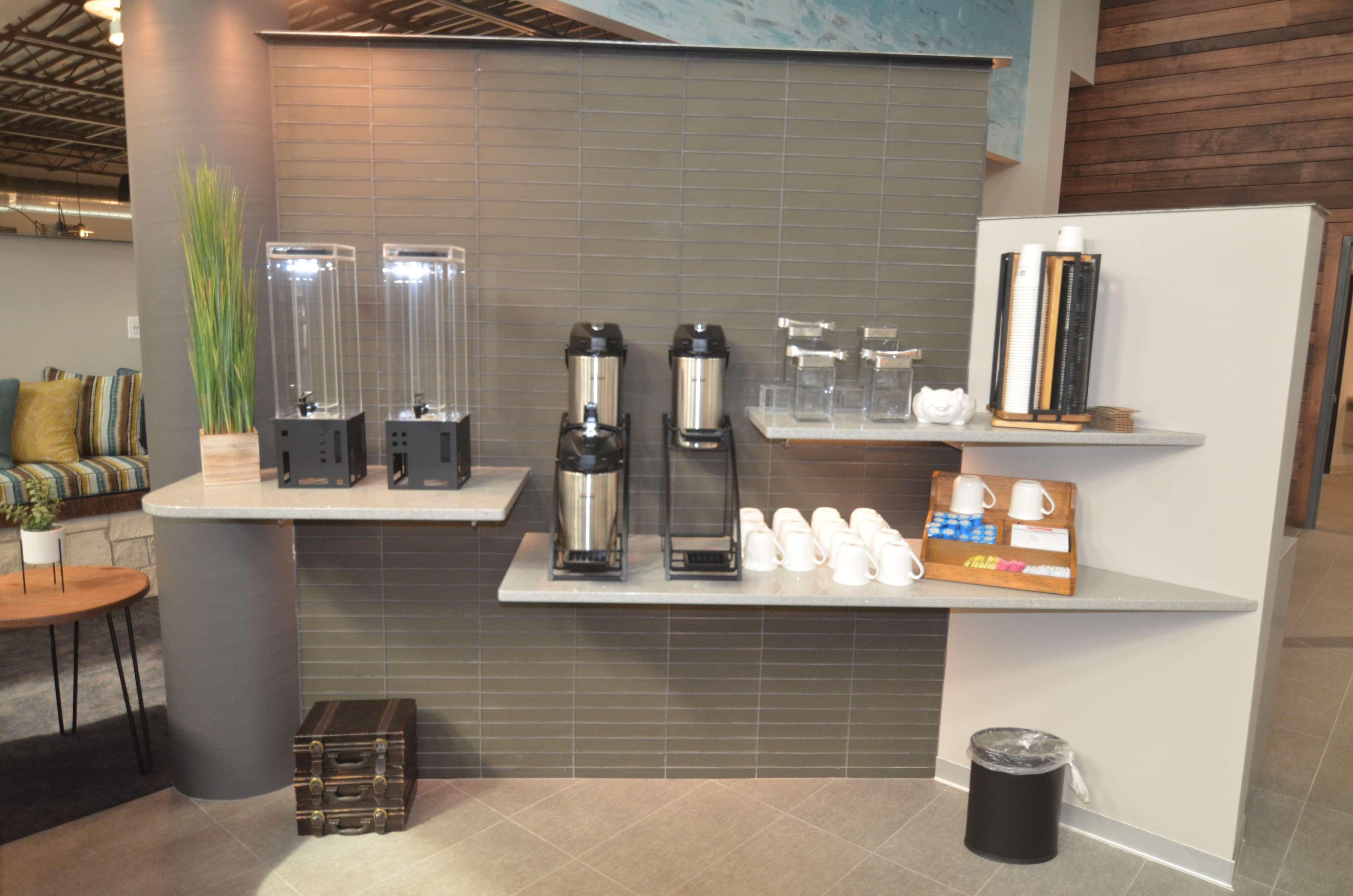Best Western Plus Okotoks Inn & Suites Ngoại thất bức ảnh