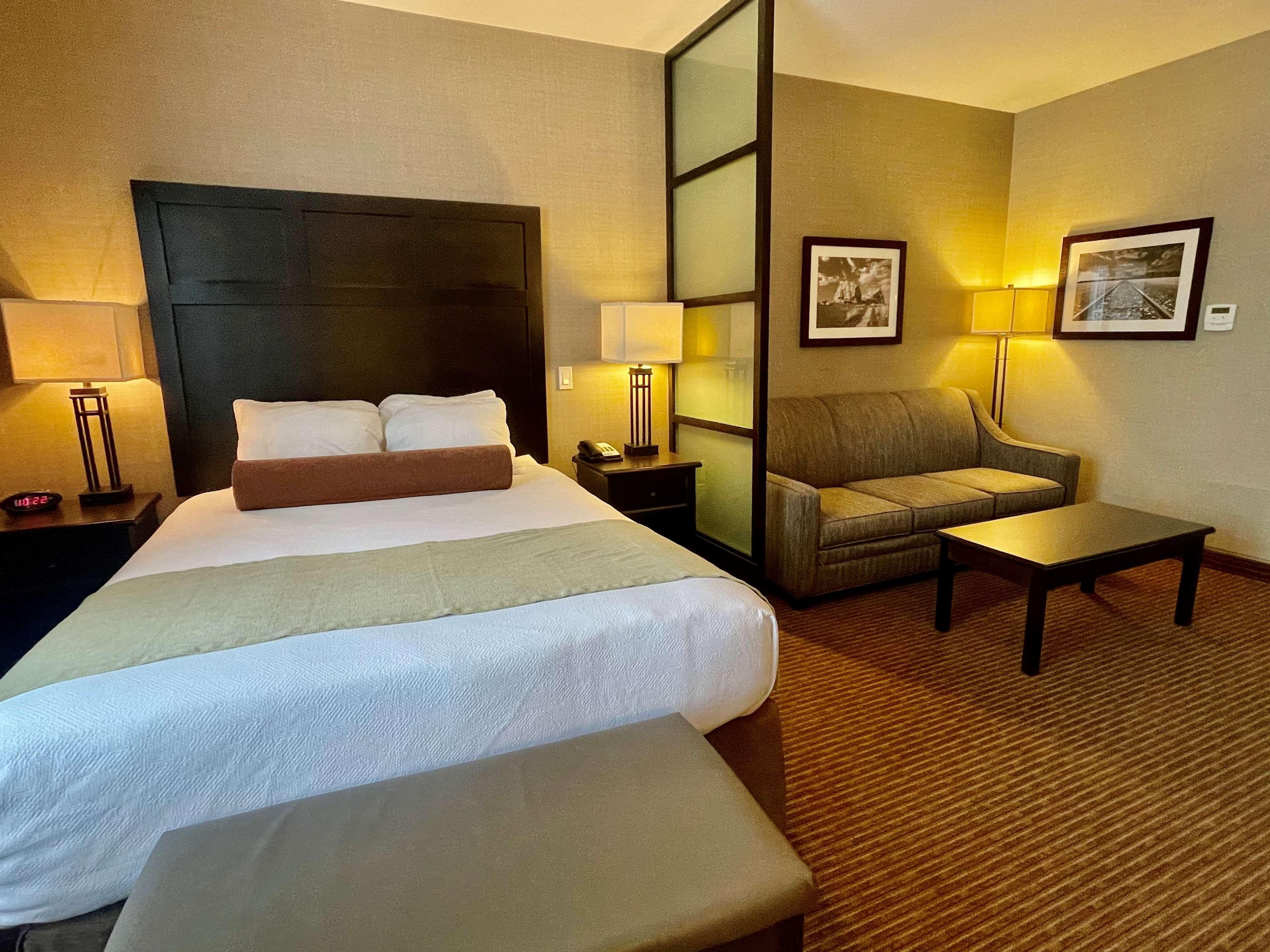 Best Western Plus Okotoks Inn & Suites Ngoại thất bức ảnh