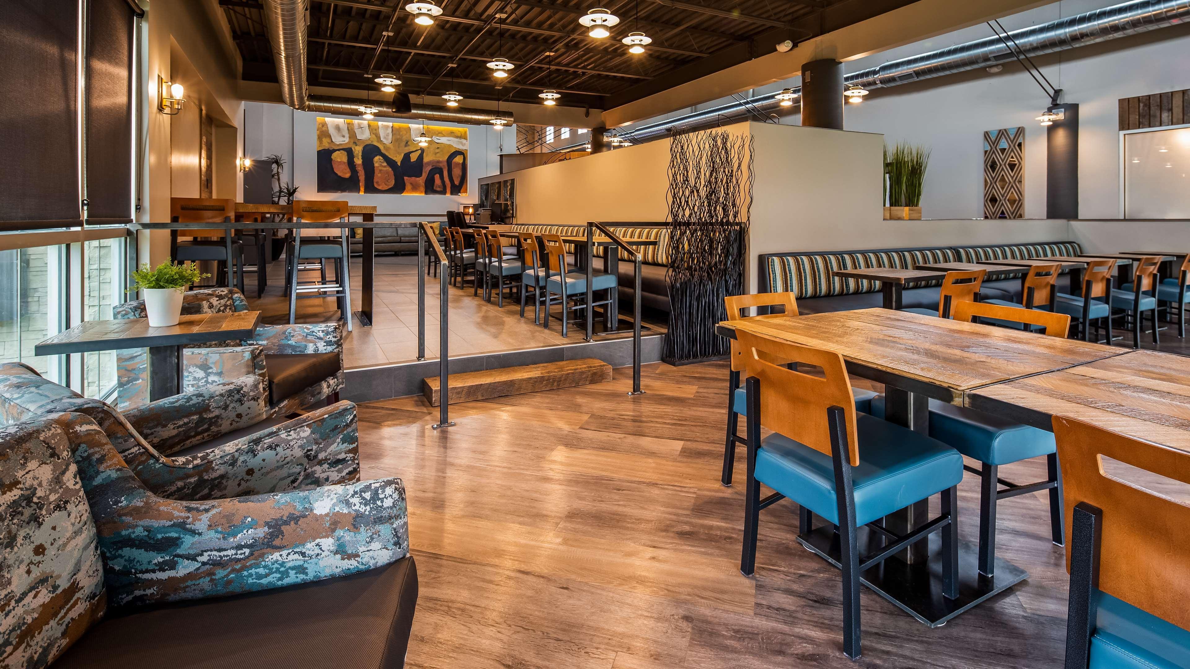 Best Western Plus Okotoks Inn & Suites Ngoại thất bức ảnh