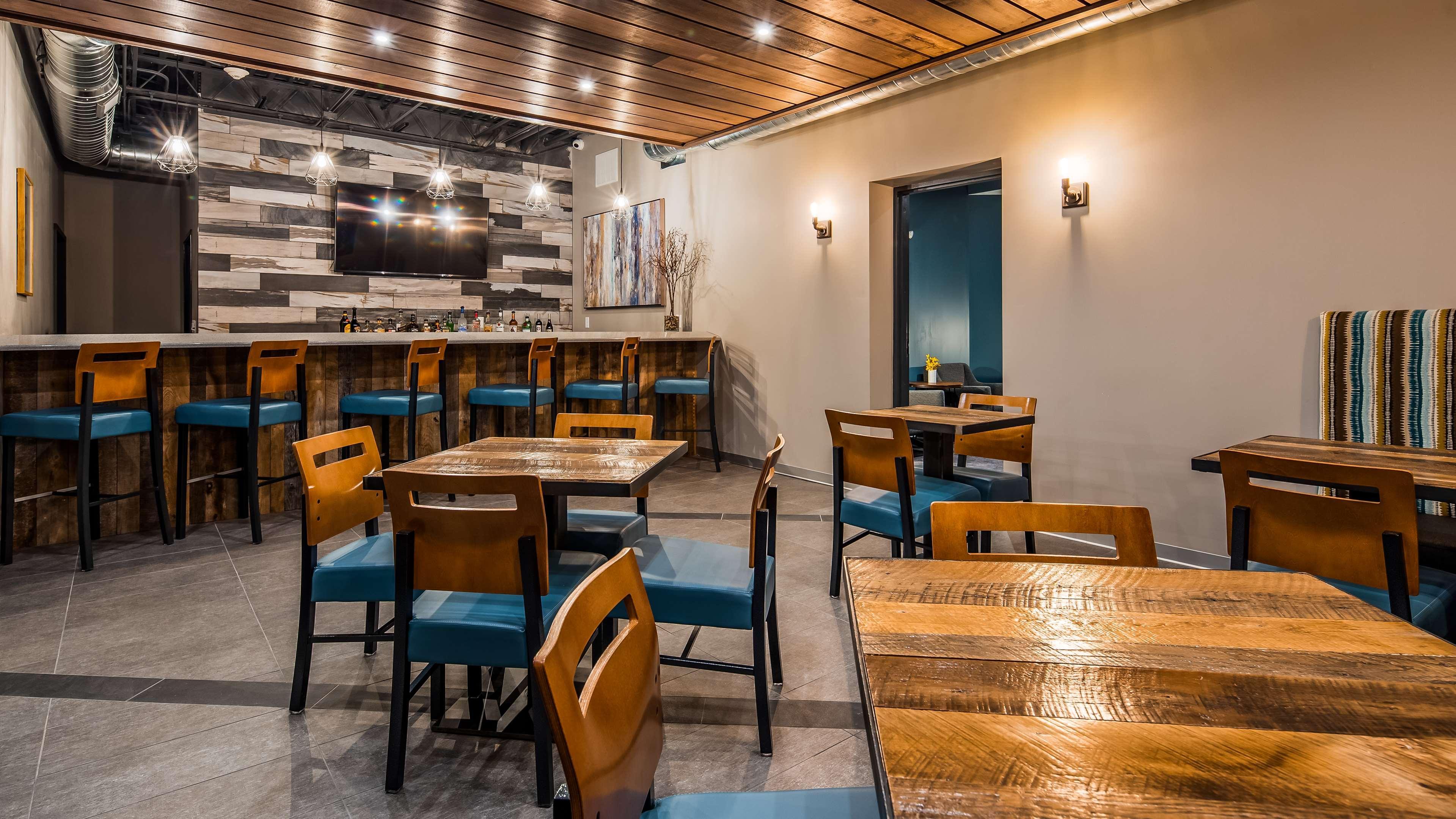 Best Western Plus Okotoks Inn & Suites Ngoại thất bức ảnh