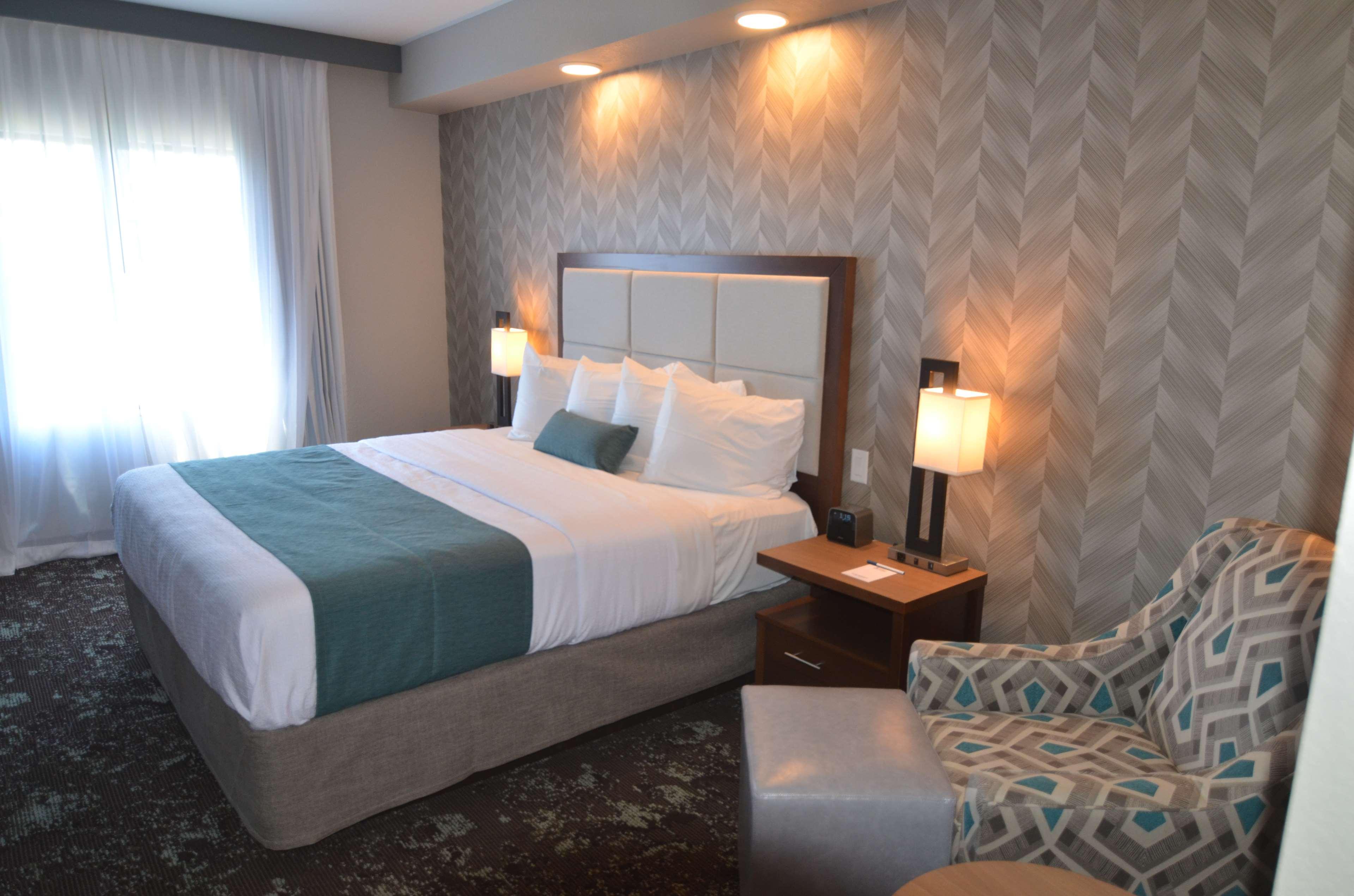 Best Western Plus Okotoks Inn & Suites Ngoại thất bức ảnh