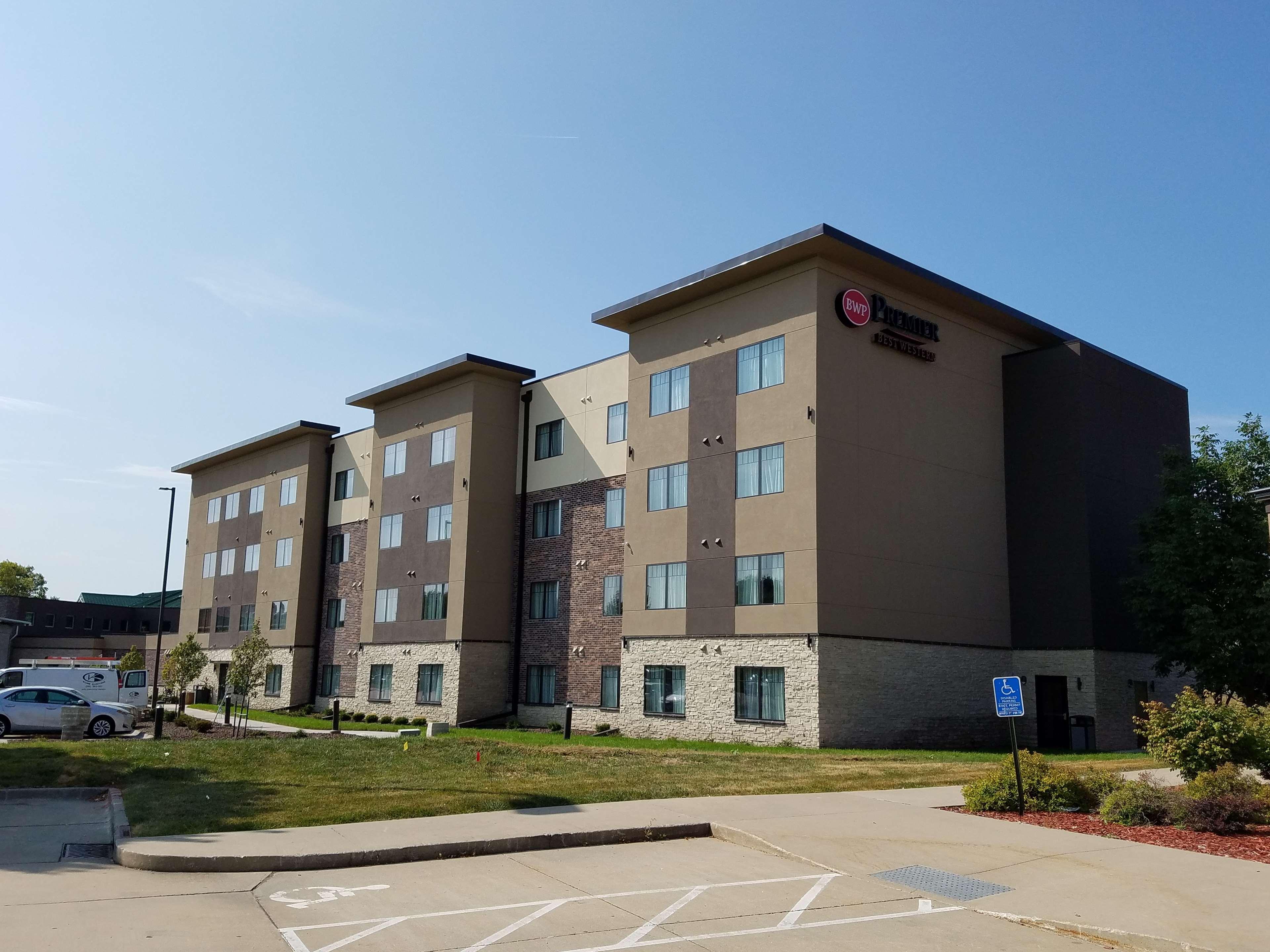 Best Western Plus Okotoks Inn & Suites Ngoại thất bức ảnh