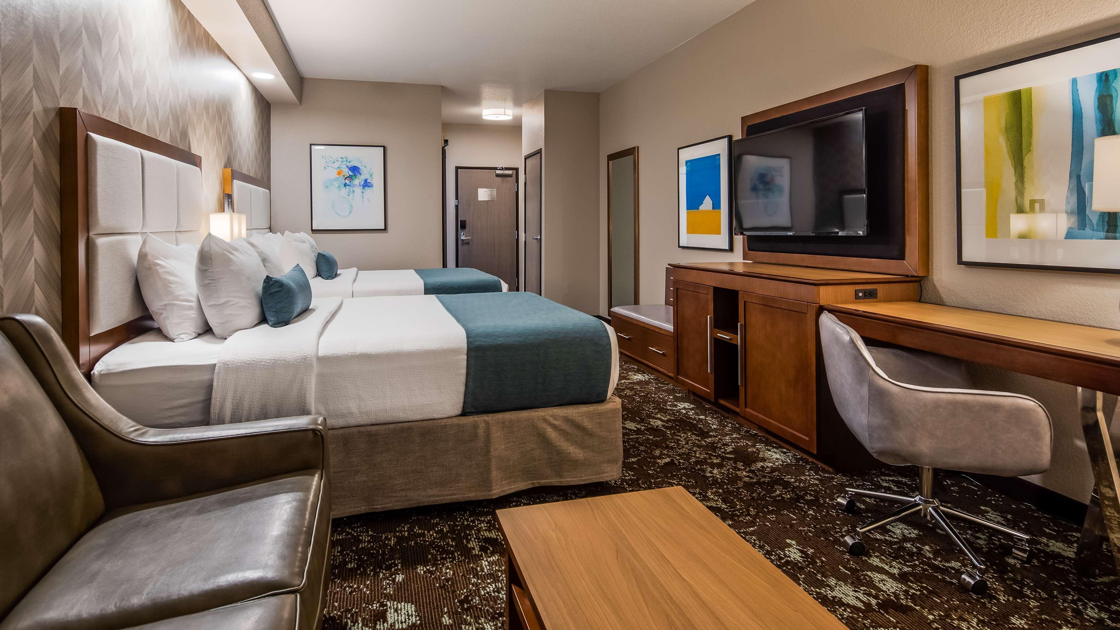 Best Western Plus Okotoks Inn & Suites Ngoại thất bức ảnh