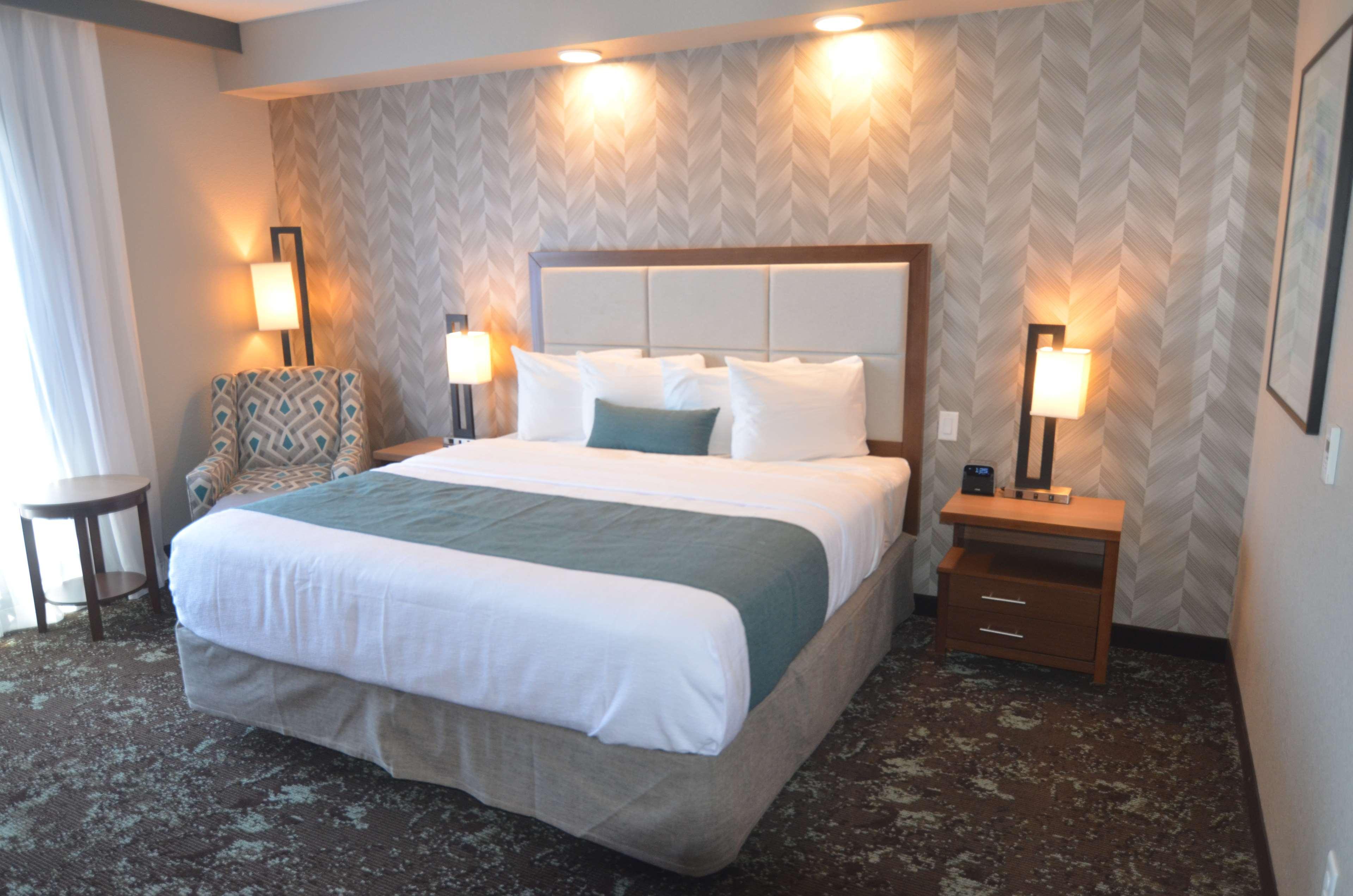Best Western Plus Okotoks Inn & Suites Ngoại thất bức ảnh