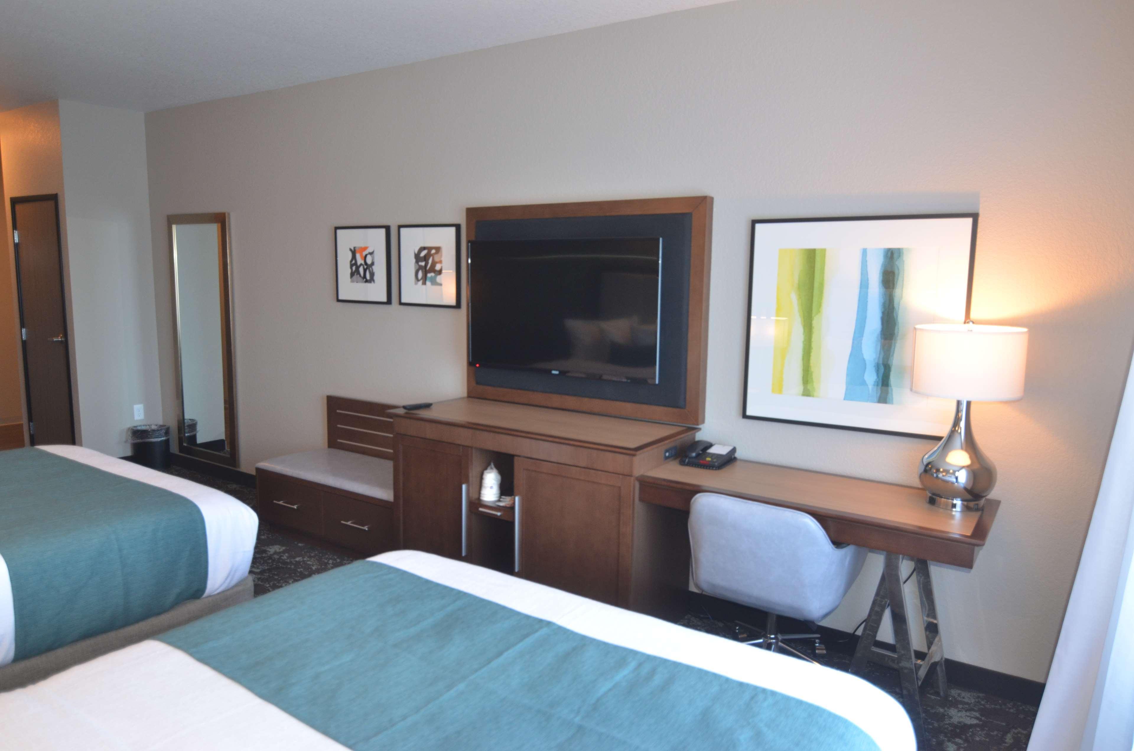 Best Western Plus Okotoks Inn & Suites Ngoại thất bức ảnh