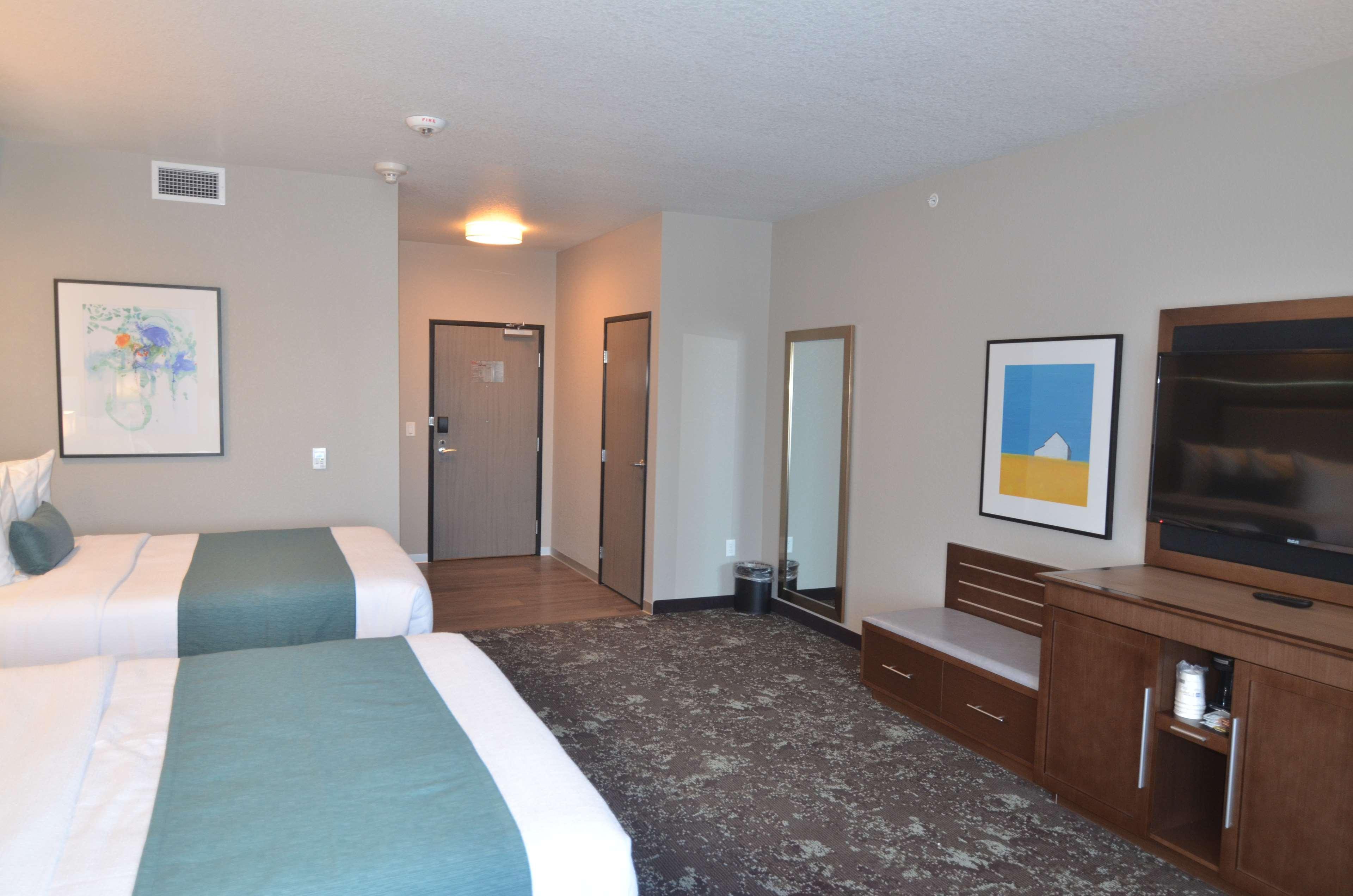 Best Western Plus Okotoks Inn & Suites Ngoại thất bức ảnh
